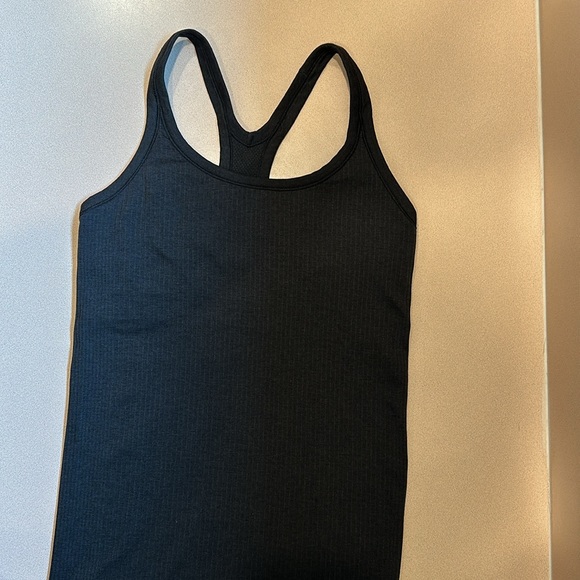 Ebb to Street Tank (waist length) Lululemon Size 6 - Picture 4 of 6
